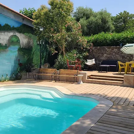 Le N 9 Bed & Breakfast *