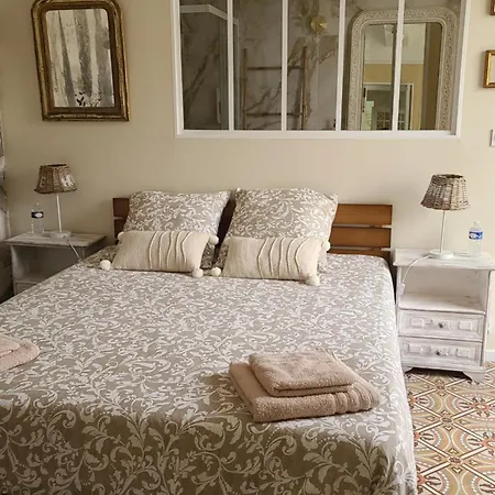 Le N 9 Bed & Breakfast *