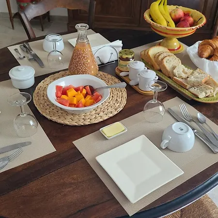 Le N 9 Bed & Breakfast Argeliers