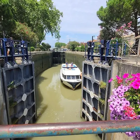 Le N 9 Bed & Breakfast Argeliers